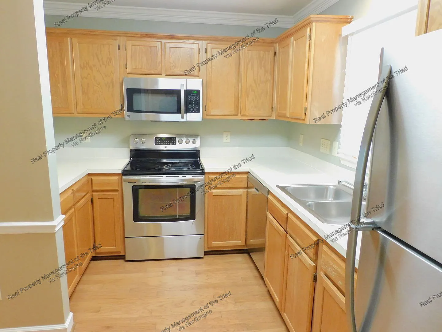 2 bed, 2.5 bath, 1300 sqft, $1,595 — Photo 4