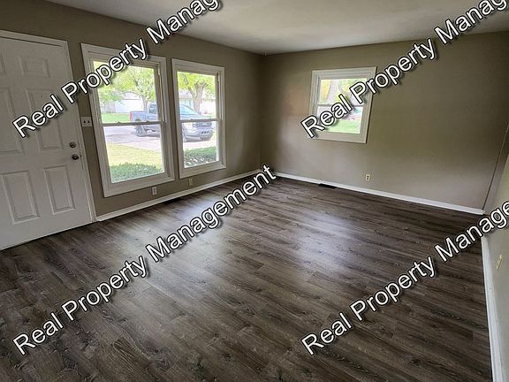 4th image of 31 E 66th Pl