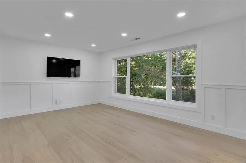 4 bed, 3.5 bath, 2000 sqft, $2,900 — Photo 2