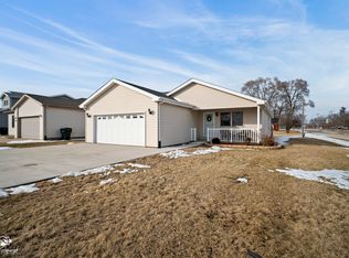 107 Eastern Illinois St, Saint Anne, IL 60964