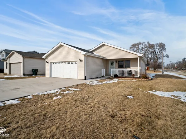 107 Eastern Illinois St, Saint Anne, IL 60964