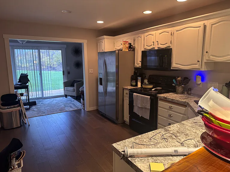 1351 Lauderdale Pl — Photo 9