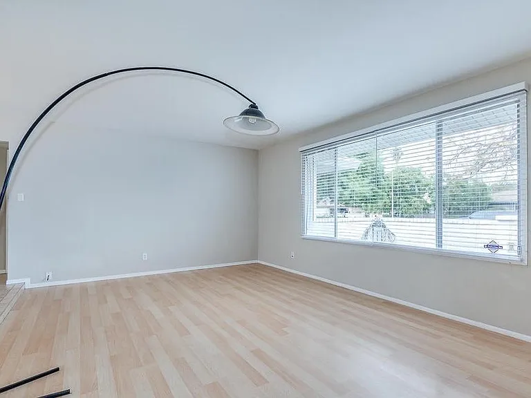 2439 E Del Rio Dr — Photo 43