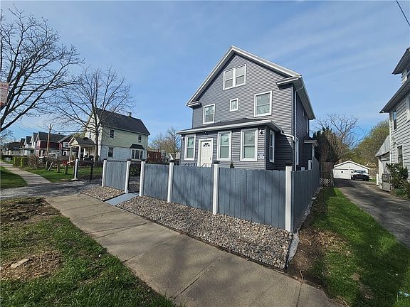 5th image of 131 Cameron St