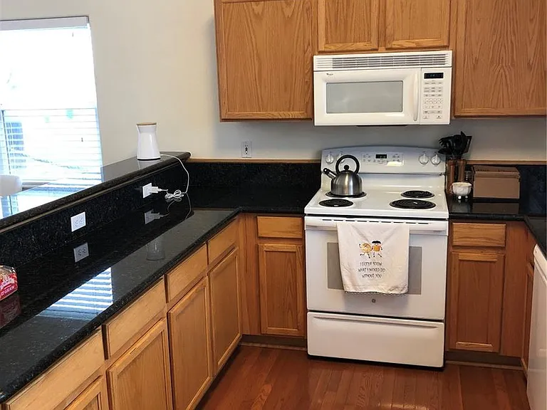 15555 E 40th Ave #2 — Photo 5