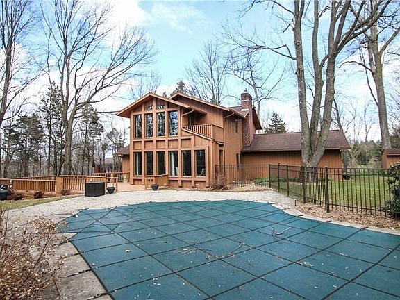5th image of 61 Drumlin View Dr