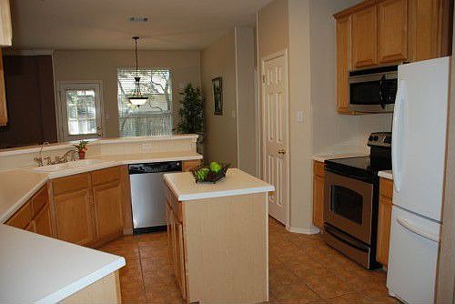 5th image of 1108 Sugarberry Dr