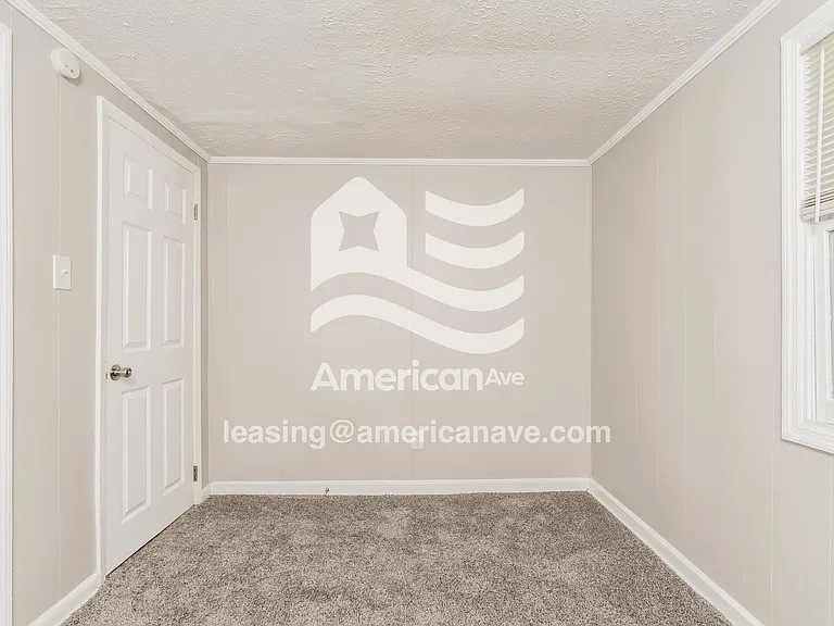 2116165_010_bedroom_11.jpg
