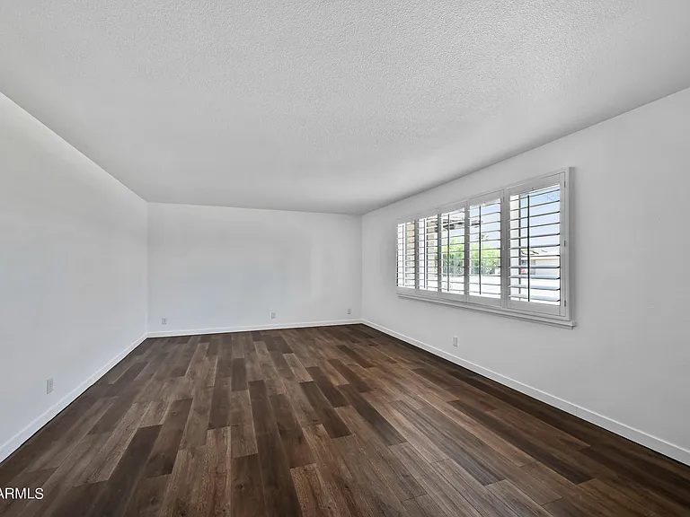 530 E Fairmont Dr — Photo 16