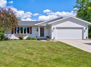 3325 Pinewood Dr, Sheboygan, WI 53083