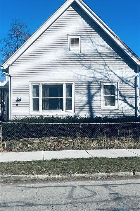 1st image of 461 White St