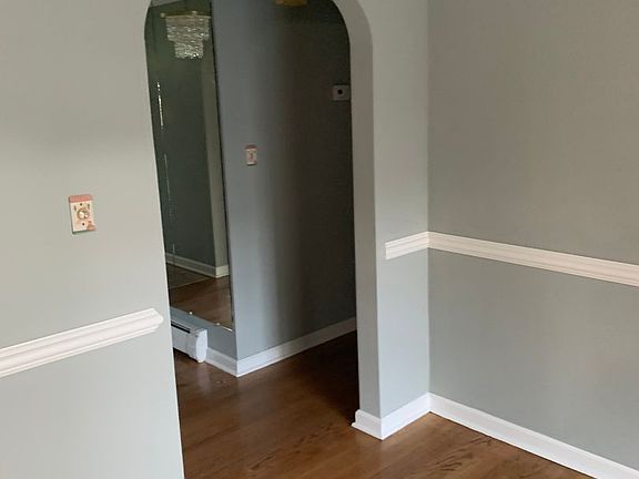 3rd image of 5509 Hillview Ct