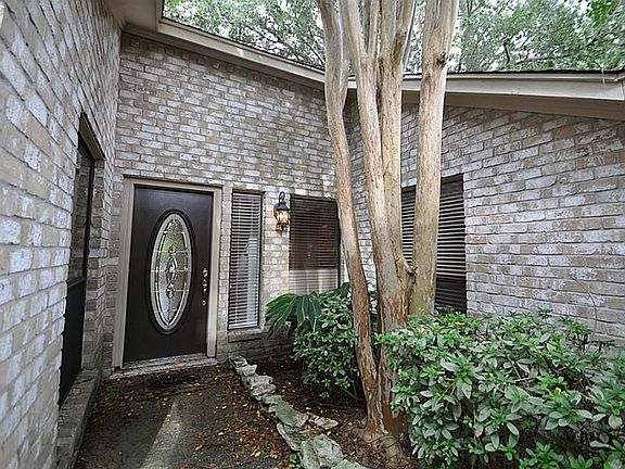 3rd image of 3814 Elmcrest Dr