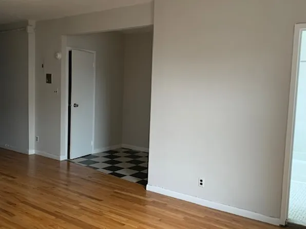 165 West 4th Street image 2 of 7