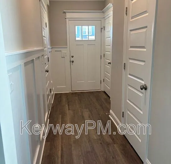 2044 Denmark Ave — Photo 4