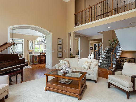 3rd image of 214 Meadowbrook Cntry Cl Est