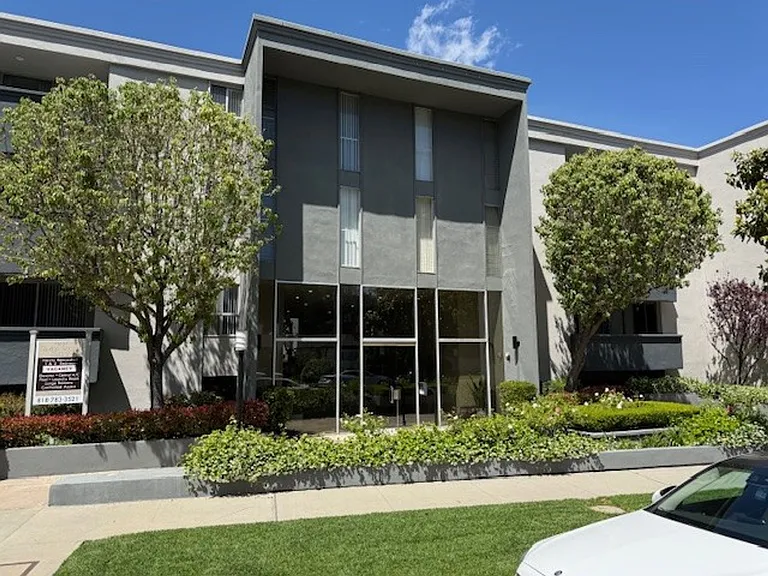 Encino Grand Manor — Photo 1