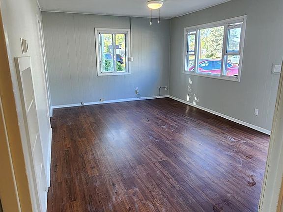 3rd image of 114 Holly Ln