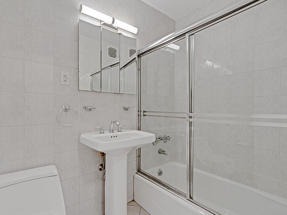 5th image of 150 E 18th St APT 12K