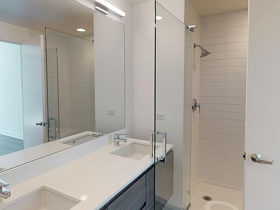 4th image of 222 W Hubbard St #713