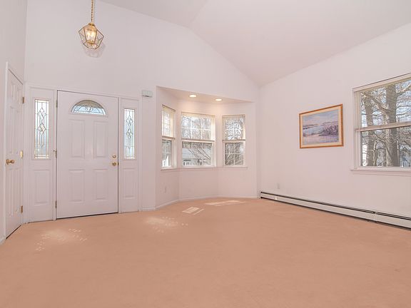 3rd image of 43 Kirby Ln