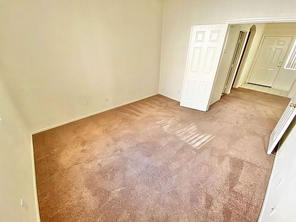 4th image of 95 Willow Dove Ave