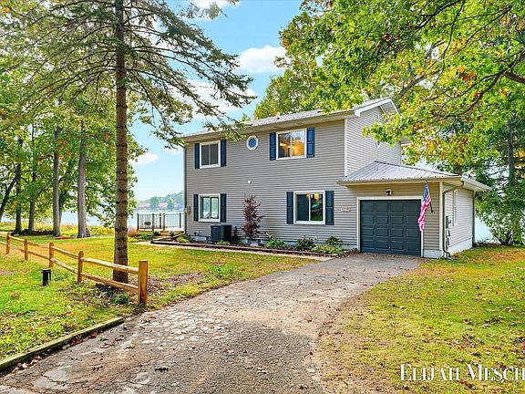 2nd image of 57586 Gearharts Landing Rd