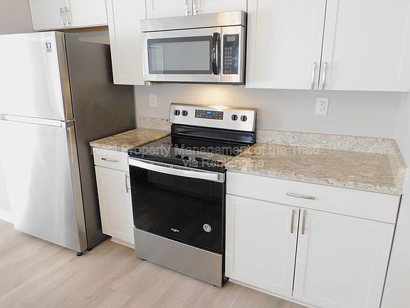 2nd image of 406 Mason St