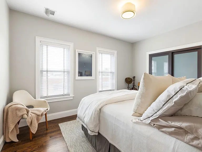 735 E 3rd St #3 — Photo 13