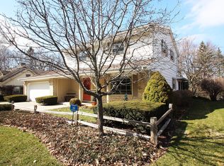 1322 Hawthorn Dr, West Bend, WI 53095