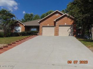 1412 Tainan Dr, Maryville, TN 37804