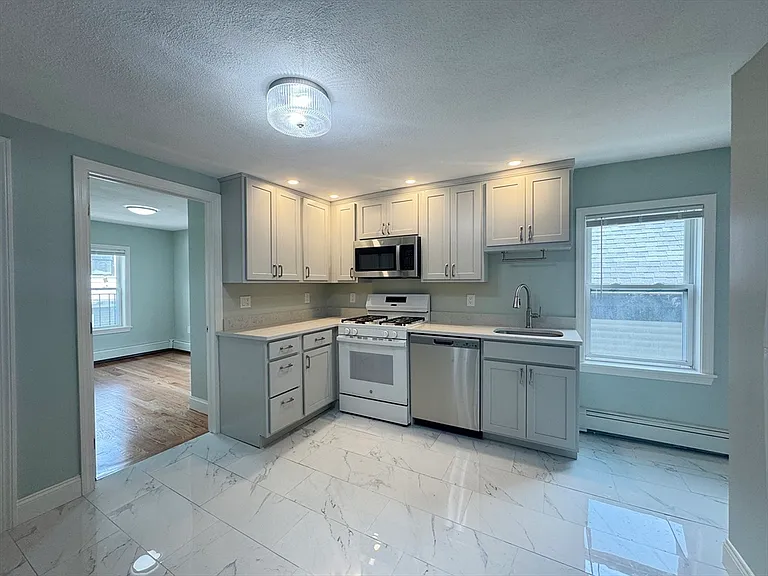 7 Sumner Pl #2 — Photo 1