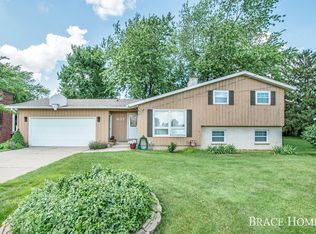 1137 56th St SW, Wyoming, MI 49509
