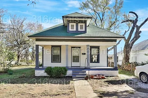 1146 S Ellis St Photo 1