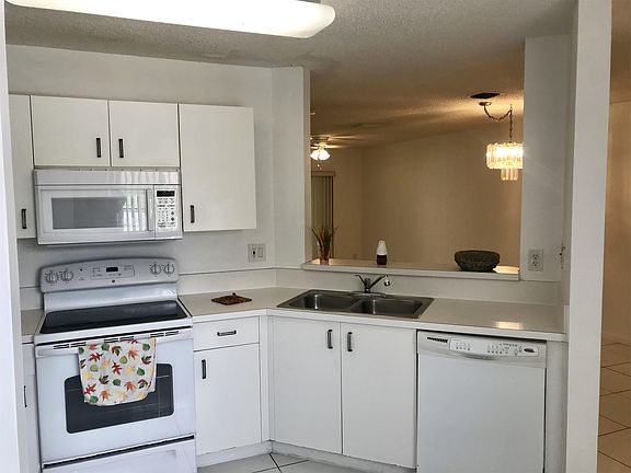 4th image of 4465 SW 11th Pl