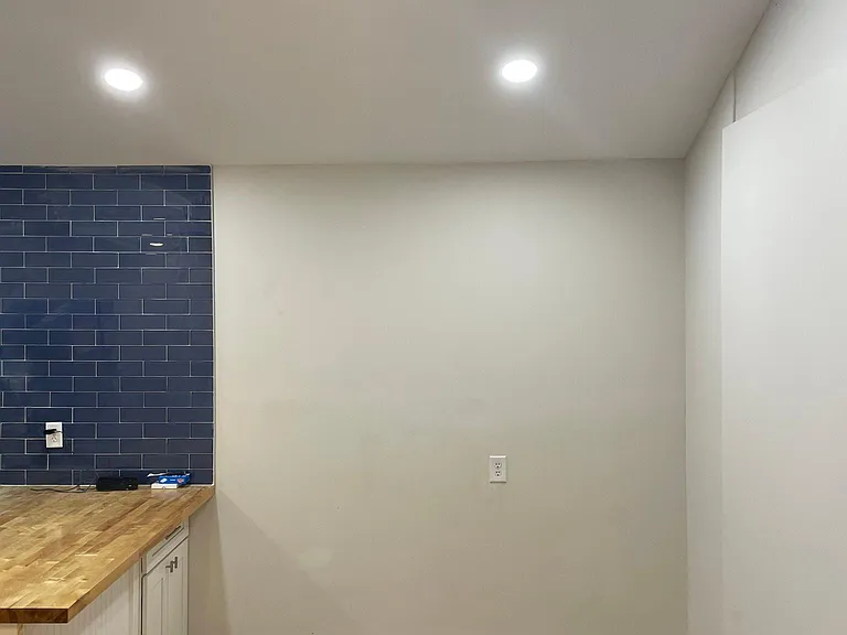 2210 Barnard St — Photo 7
