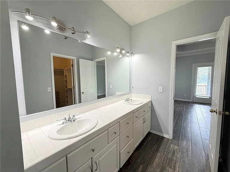 18033 Broadview — Photo 26