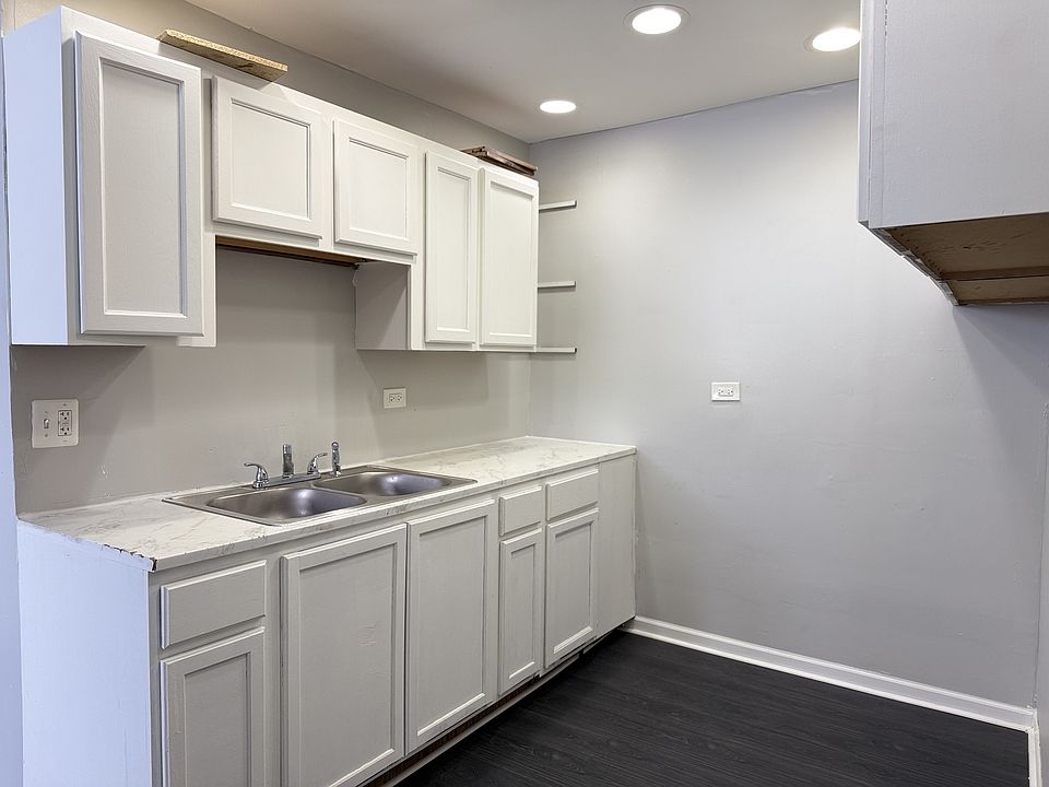 1st image of 9209 S Woodlawn Ave #2
