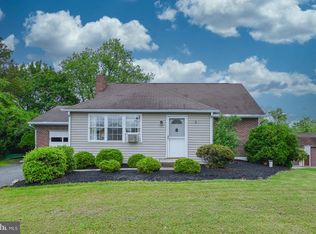 727 Old Swede Rd, Douglassville, PA 19518