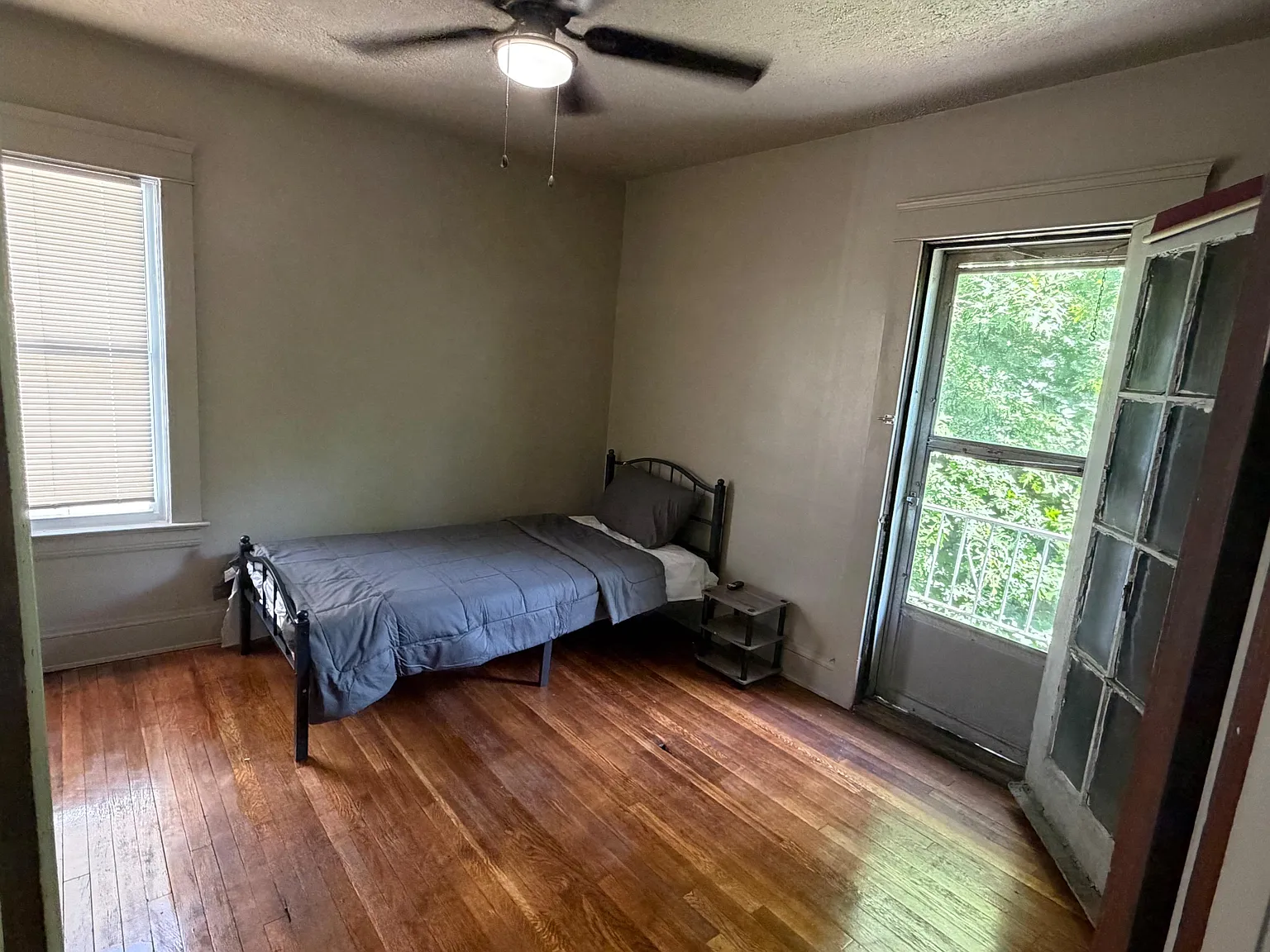 4 bed, 1.0 bath, 3667 sqft, $845 — Photo 1