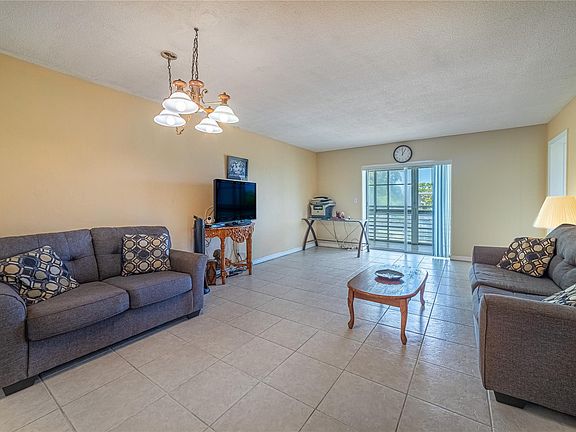 5th image of 2721 Garden Drive #310
