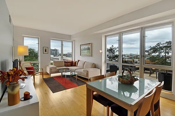 Sold by Corcoran | media 24