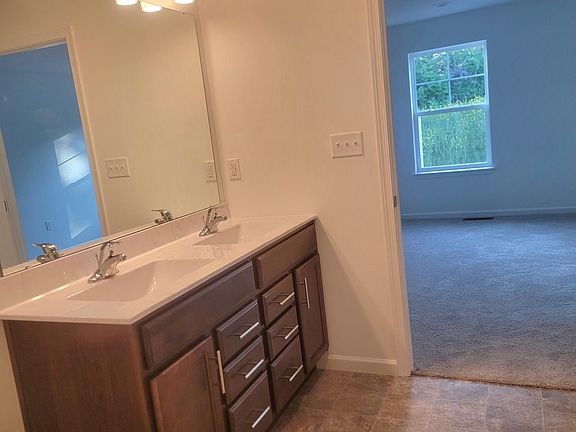 4th image of 45 Long Bend Dr