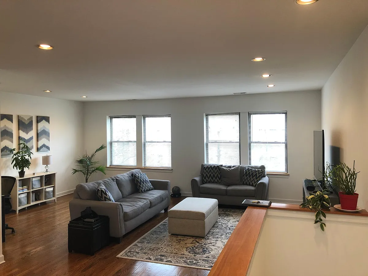 Building Photo - 3824 N Ashland Ave #3
