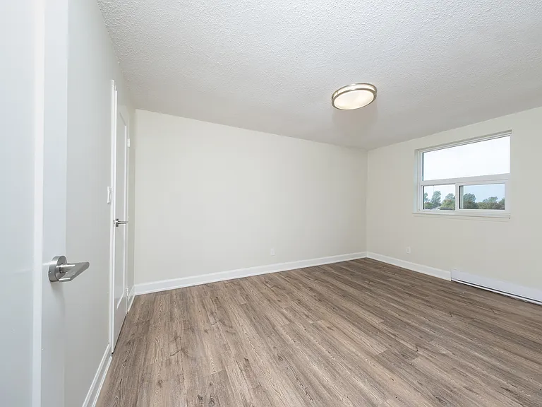 554 Ivings Dr — Photo 7