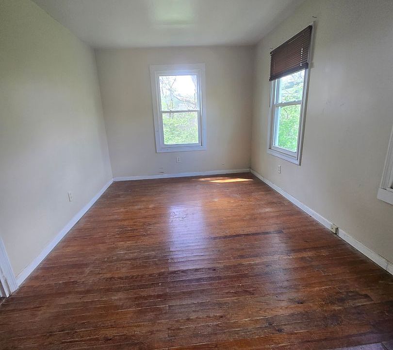 2nd image of 206 Flora Cir