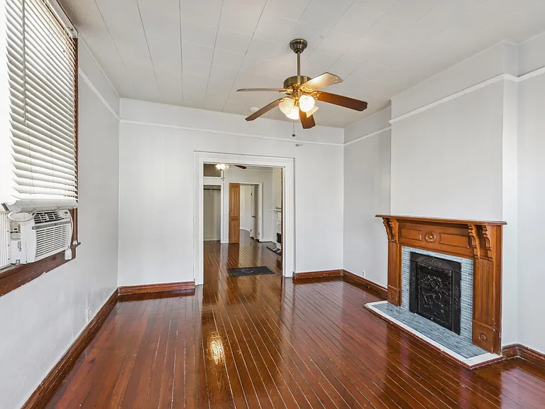 1013 Independence St — Photo 2