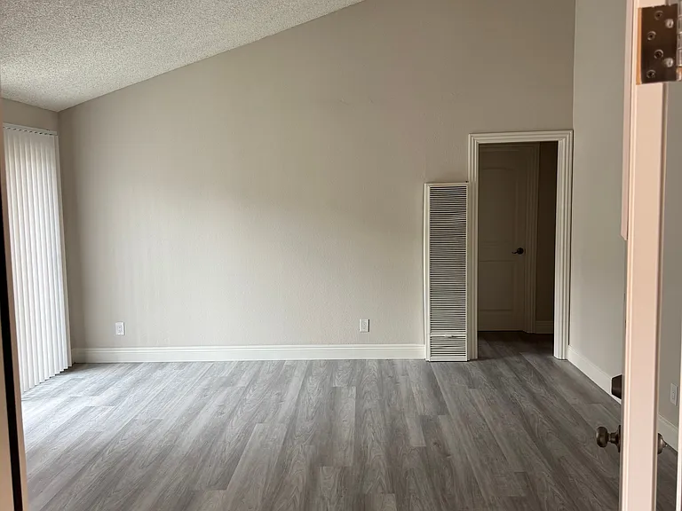 831 S Greenwood Ave #10 — Photo 15