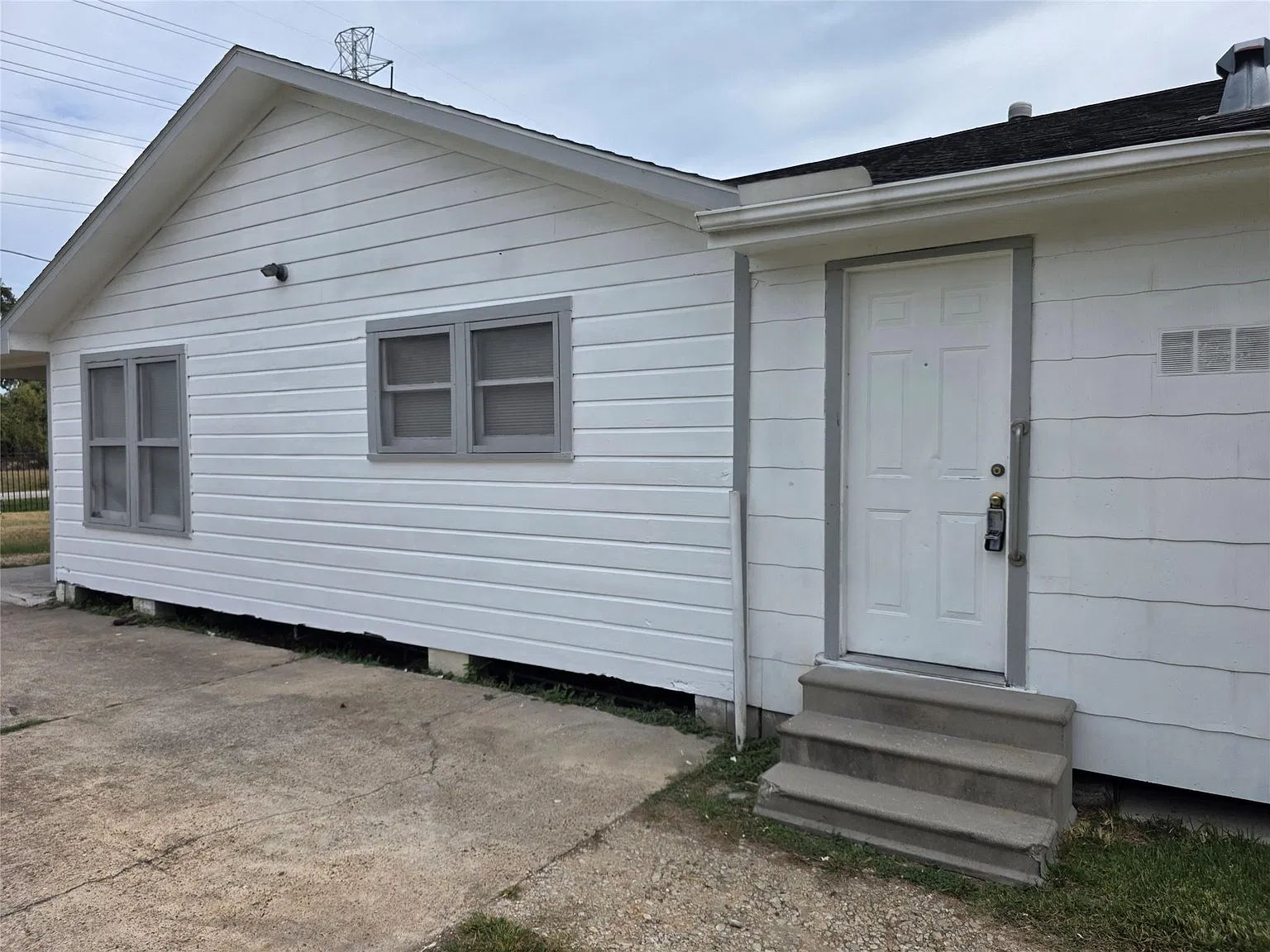3 bed, 2.0 bath, 1446 sqft, $1,700 — Photo 4
