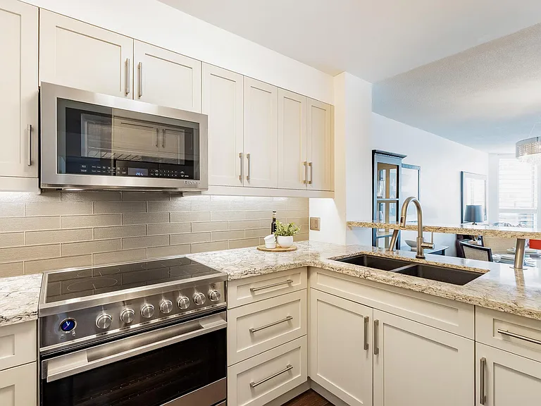 150 Dunlop St E #304 — Photo 11